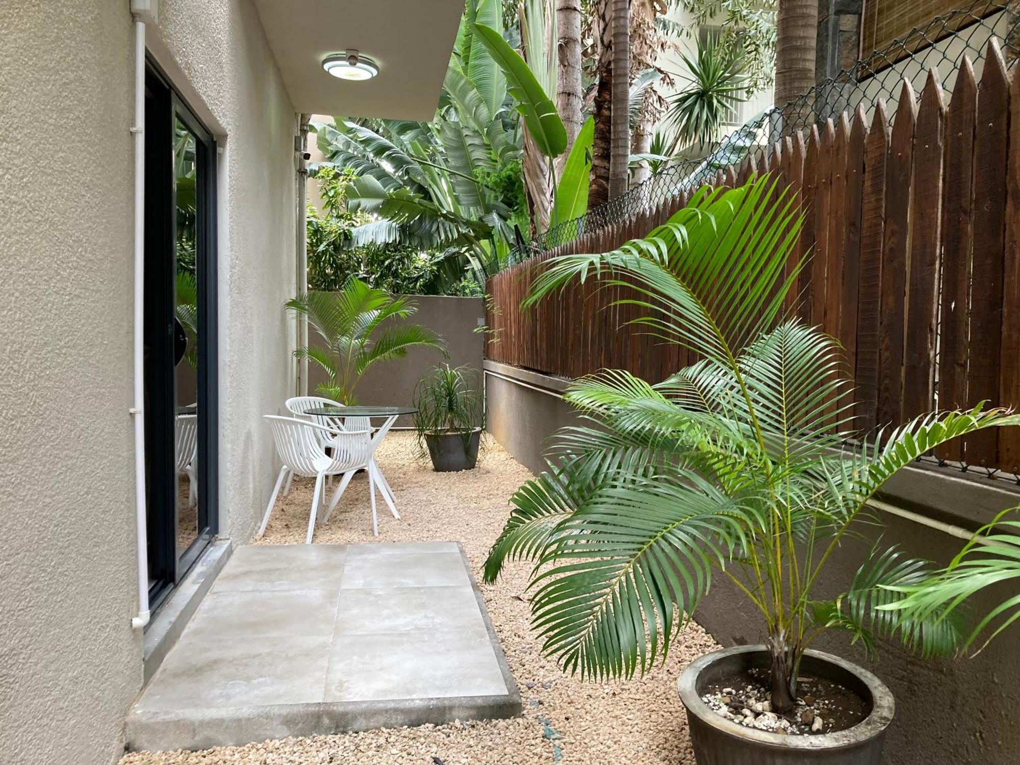 Newly Renovated Beach Studio With Rooftop Pool, Opposite Flic-En-Flac Beach Apartment Exterior photo